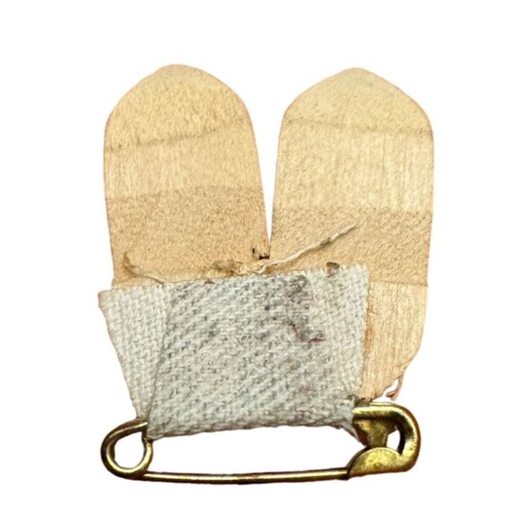 Miniature Wooden Clogs Pin Dutch Souvenir Handcrafted Vintage Collectible Brooch - Picture 6 of 6